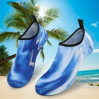 Muškarci i žene nose brzosušeće cipele za plažu za akva jogu na bosim nogama